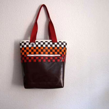 Tasche, Reißverschluss, Innenfach, Außenfach, LKW-Plane, Autogurt, handgemacht, maßgeschneidert, krambeutel