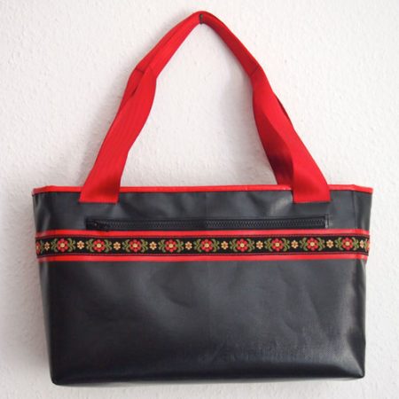 Einkaufstasche LKW-Plane, schwarz, Trachtenborte, Außenfach, Autogurt, krambeutel