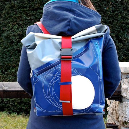 Planenrucksack grau/blau mit weissem Kreis
