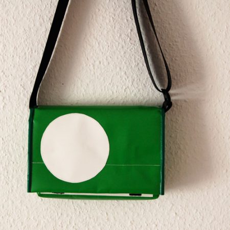kleine Umhängetasche grün mit Kreis