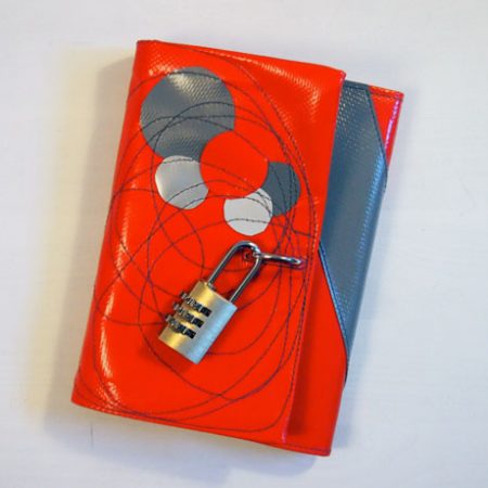 Tagebuch, rot mit wirren Kreisen