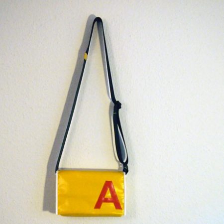 Umhängetasche mit A