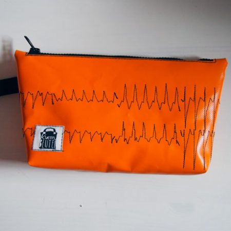 Kosmetikbeutel mit Herzschlag