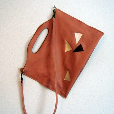 Dreieckstasche aus Leder