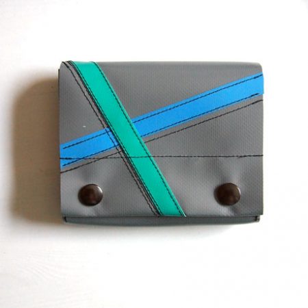 Geldbeutel mit diagonalen Streifen