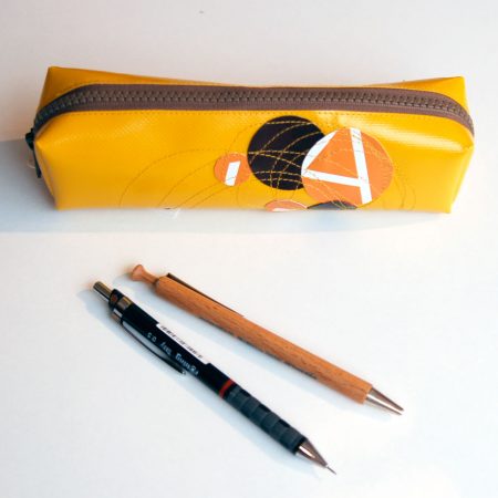 Reißverschluss-Federmäppchen aus LKW-Plane / www.krambeutel.de / krambeutel Deine Wunschtasche / Stefanie Ramb München