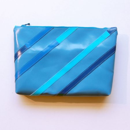 Reißverschluss-Tasche mit Streifen aus LKW-Plane / www.krambeutel.de / krambeutel Deine Wunschtasche / Stefanie Ramb München