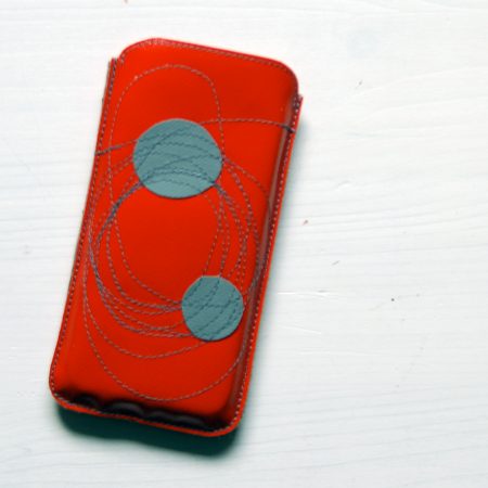 Smartphone-Hülle aus LKW-Plane, gefüttert mit Wollfilz / www.krambeutel.de / krambeutel Deine Wunschtasche / Stefanie Ramb München