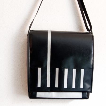 Umhängetasche mit senkrechten Balken