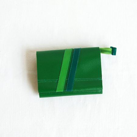 Schlüsseltäschchen-Geldbeutel für die Hosentasche aus einem ehemaligen Werbebanner / krambeutel Deine Wunschtasche / maßgefertigte Beutel aus LKW-Plane und Leder / Recycling und Upcycling / Stefanie Ramb München