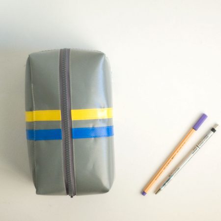 Waschbeutel, Kulturbeutel, Federmäppchen von krambeutel Deine Wunschtasche www.krambeutel.de Stefanie Ramb München maßgefertigte Taschen und Beutel aus Recycelten Materialien und Reststücken