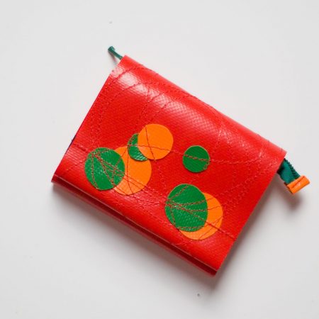 krambeutel Mini-Geldbeutel rot mit wilden Kreisen, aus LKW-Plane, maßgeschneidert von Stefanie Ramb, München. krambeutel Deine Wunschtasche www.krambeutel.de