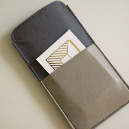 Smartphonehülle aus Leder mit Zusatzfach, gefüttert mit Wollfilz krambeutel Deine Wunschtasche www.krambeutel.de München Stefanie Ramb