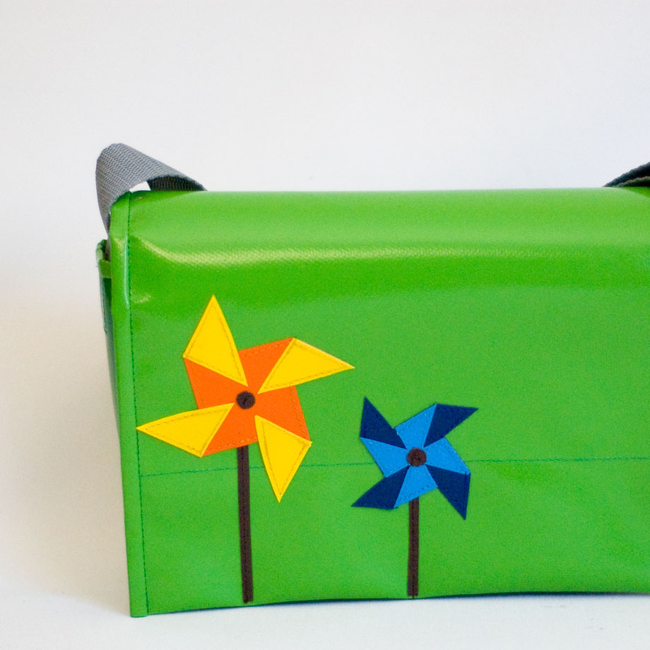 Kindergartentasche mit Windrad, krambeutel Deine Wunschtasche www.krambeutel.de Stefanie Ramb München handgemachte maßgefertigte Beutel aus recycelten Materialien