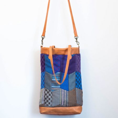 Stopper aus Leder und Polsterstoff-Resten, gefüttert und mit abnehmbarem Schulterriemen, handgenäht in München von krambeutel Deine Wunschtasche / www.krambeutel.de / Stefanie Ramb