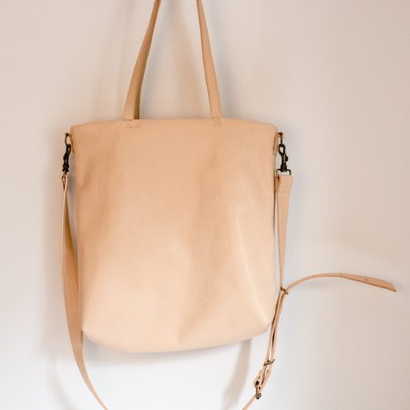 gefütterte Umhängetasche aus naturbelassenem Echtleder von krambeutel Deine Wunschtasche handgenäht von Stefanie Ramb in München