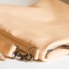 gefütterte Umhängetasche aus naturbelassenem Echtleder von krambeutel Deine Wunschtasche handgenäht von Stefanie Ramb in München