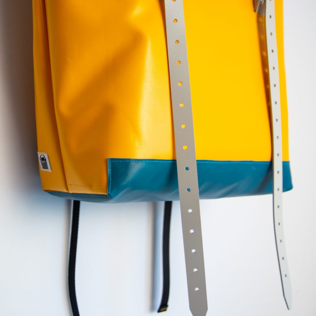Rucksack aus Plane und Leder Detail krambeutel