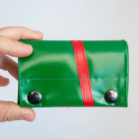 kleiner grüner Geldbeutel aus Plane