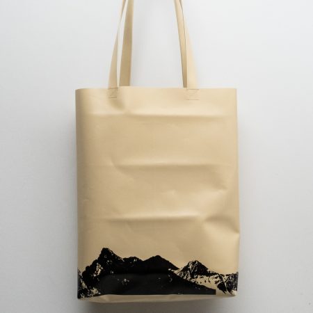 hellgelbe Planentasche mit Siebdruck Bergmotiv