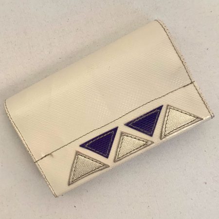 weißer Planengeldbeutel mit Dreiecken